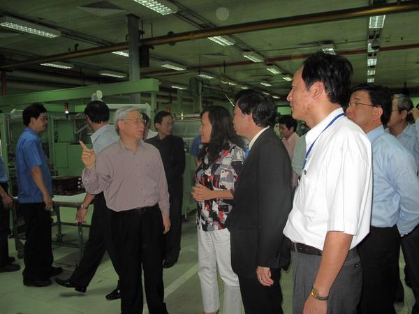 Chủ tịch quốc hội Nguyễn Phú Trọng thăm PX thuốc điếu II